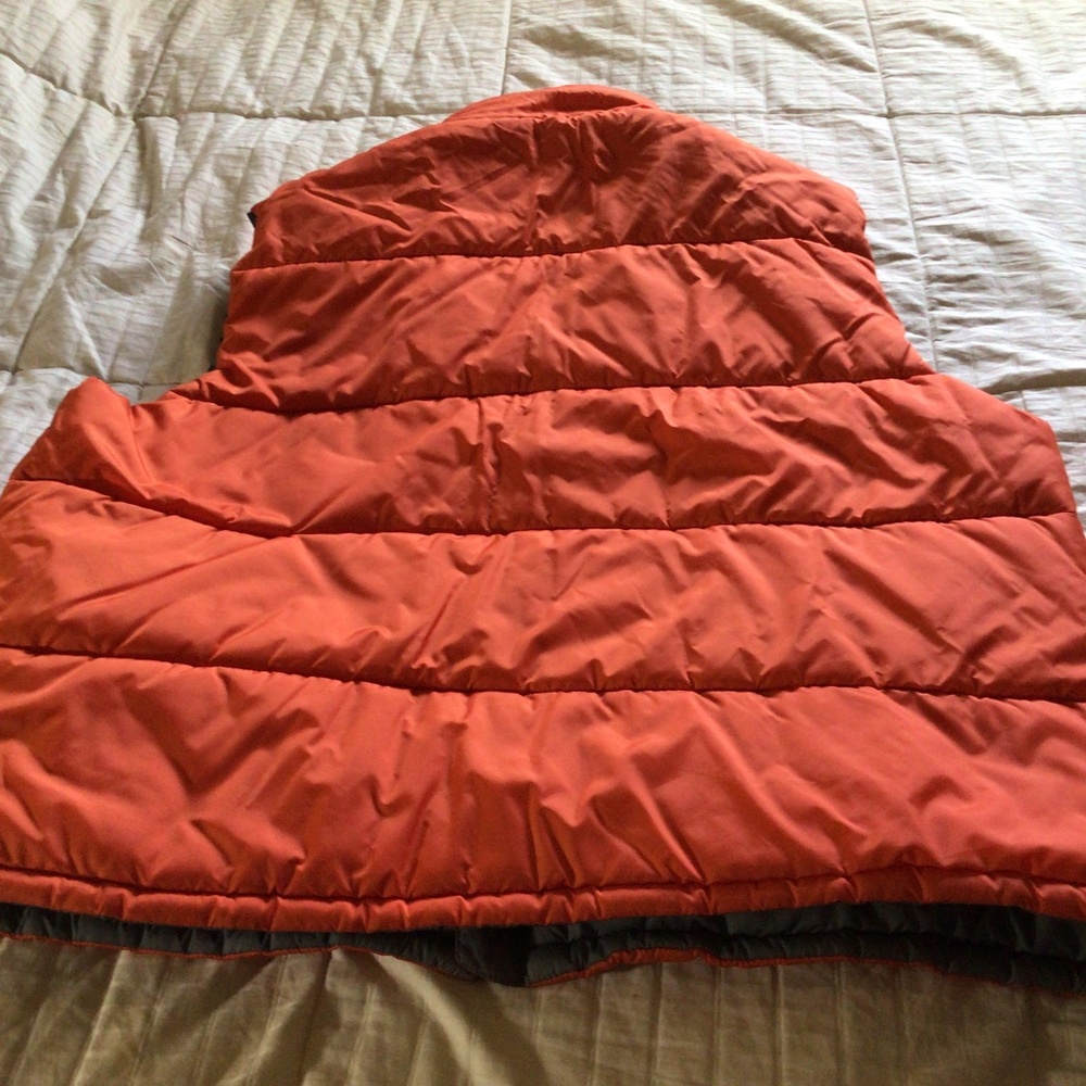 Reversible puffer vest - Picture 4 of 6